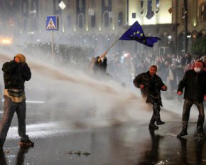 Грузины вышли против &quot;российского&quot; закона: почему на улицах Тбилиси вспыхнули протесты