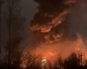 В Подмосковье горит пластиковый завод: видео