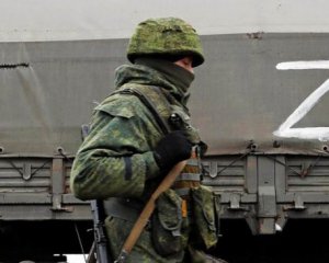 "Мені треба менше рухатися, а їм по...й" - окупанта не відпускають на лікування