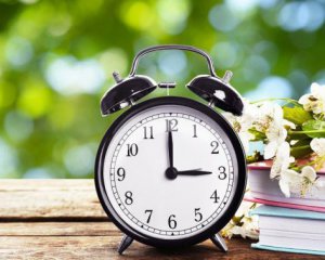 Переведення годинника ‒ коли Україна перейде на літній час
