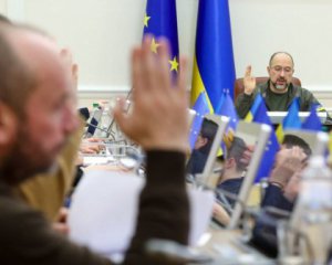 Транспортний безвіз і додаткові 518 млрд грн на оборону: прем&#039;єр підсумував тиждень