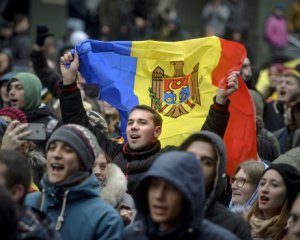 В Молдове окончательно изменили название государственного языка