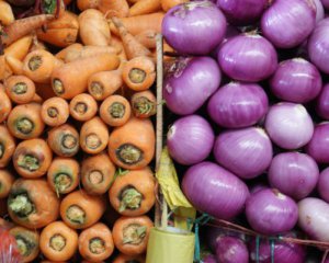 Минагрополитики объяснило рост цен на лук и морковь