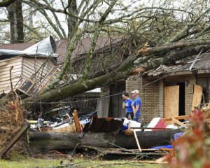 Разбитые дома и блэкаут: от торнадо в США пострадали сотни людей