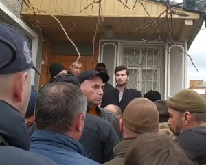 Возле храма в Хмельницком проголосовали за переход к ПЦУ