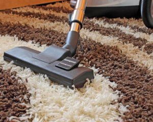 Як легко почистити килим: кілька корисних порад