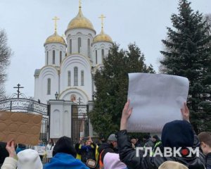 Возле храма Московской церкви в Тернополе проходит акция протеста: видео