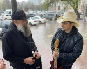 Зірка кантрі заспівала &quot;Червону руту&quot; у центрі Києва