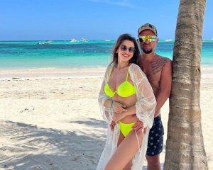 Ексчоловік Лорак обіймався з новою коханою на пляжах Домінікани: фото