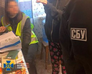 Планувала втекти за кордон: у Києві &quot;спакували&quot; зрадницю