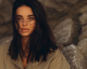 Дружина Усика влаштувала пікантну фотосесію в ОАЕ