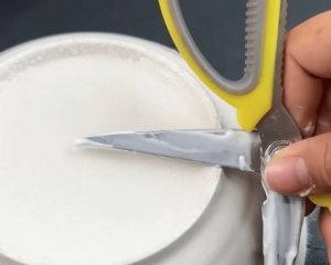 Как быстро наточить ржавые ножницы: необычный способ