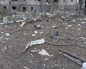 "Символічно": росіяни в Миколаєві зруйнували пам'ятник, який самі і подарували