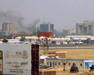 Переворот у Судані: бойовики обстріляли турецький літак