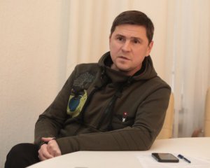 Подоляк різко відреагував на заяви Меркель про переговори з РФ