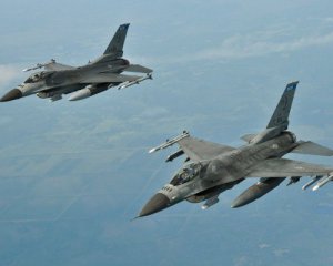 В Україні вже склали список пілотів, які першими освоюватимуть F-16