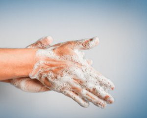 Как правильно мыть руки с мылом