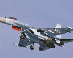 Едва не столкнулись: российский Су-35 перехватил пограничный самолет Польши