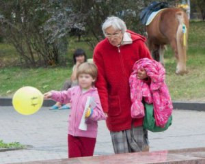 Найстарша мати України прокоментувала погрози доньки-підлітка