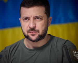 "Кожна мати – заслуговує шани": президент чуттєвим відео привітав українок