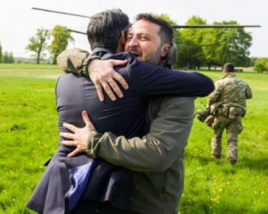 "Встречусь с моим другом Риши" – Зеленский прибыл в Лондон