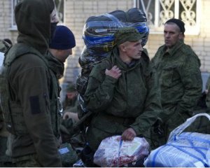 Окупанти погрожують депортацією місцевим на Херсонщині і заселяються в їхні будинки