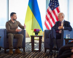 Зеленский поговорил с Байденом о гарантиях безопасности для Украины до вступления в НАТО