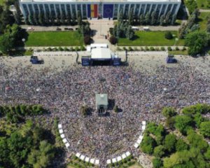 У Кишиневі влада проводить масовий мітинг на підтримку євроінтеграції Молдови