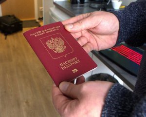 Держдума дозволила забирати у росіян закордонні паспорти