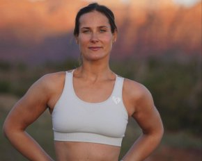 Блогерка три роки виконувала одну вправу - як змінилося її тіло