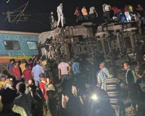 В Індії зіштовхнулись два потяги: десятки загиблих