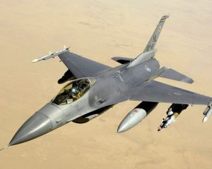 Сколько пилотов нужно на один истребитель F-16: ответ эксперта