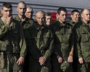 Российские командиры издеваются над подчиненными – бьют и привязывают к деревьям