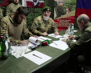 Кадыровцы показательно подписали контракт, от которого отказался Пригожин