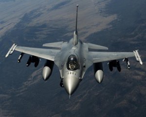 Производитель F-16 готов учить украинцев