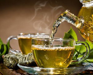 Зелений чай: кому цей напій шкодить і чому