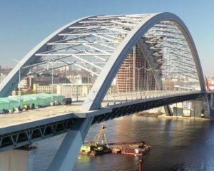 На будівництві Подільського моста у столиці розікрали понад 100 мільйонів