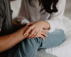 Як підібрати слова підтримки для згорьованих близьких