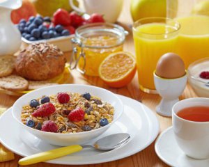 Здоровий сніданок: чотири продукти, які не варто їсти вранці