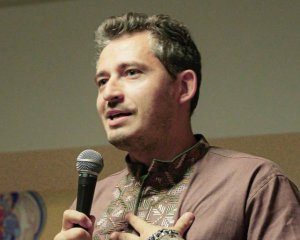 Коля Сєрга публічно вибачився перед Монатіком за прирівнювання до Лободи