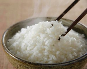 Рис не слипнется никогда: уловки, которые помогут сварить его идеально