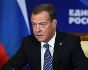 Существует два сценария: Медведев заговорил об условиях завершения войны