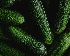 Трюк с водой, который легко уберет горечь из огурцов