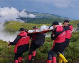 На Говерле молния убила туристов: момент удара попал на видео