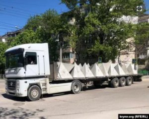 Окупанти завезли у Сімферополь &quot;зуби дракона&quot;: готуються до оборони