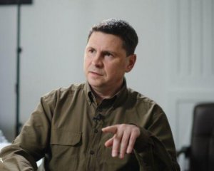 "Они ни на что не влияют": Подоляк прокомментировал фейк РФ о покушении на Симоньян и Собчак