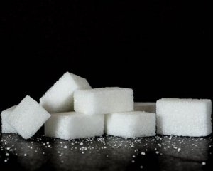 Устраняет неприятные запахи: лайфхаки с сахаром, которые удивят