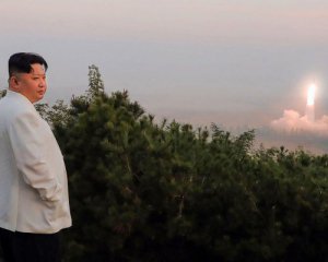 КНДР второй раз за неделю запустила баллистические ракеты