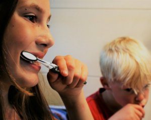 Як часто міняти зубну щітку. Стоматологи здивували