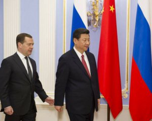 У Макрона заявили, что Китай помогает РФ в войне против Украины